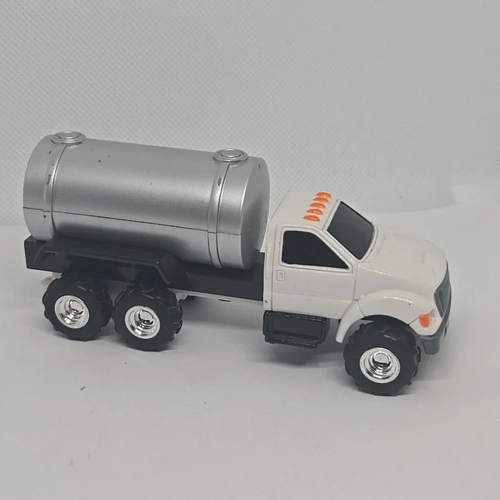 Ertl 1/64 Ford Tanker Truck Loose‎ White & Silver Diecast & Plastic